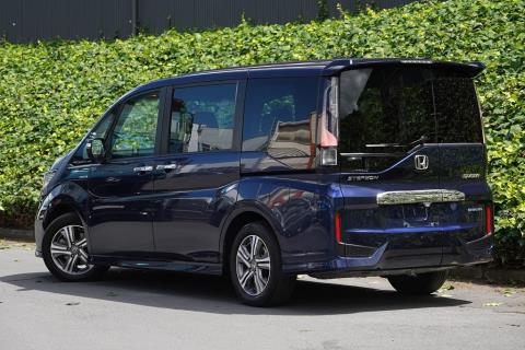 2018 Honda Step Wagon - Thumbnail