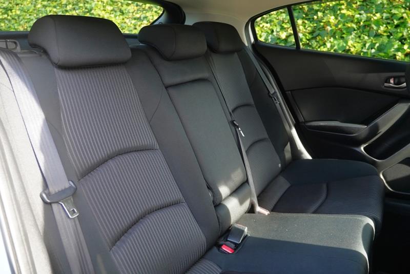 2014 Mazda Axela 20S / 3 Sport