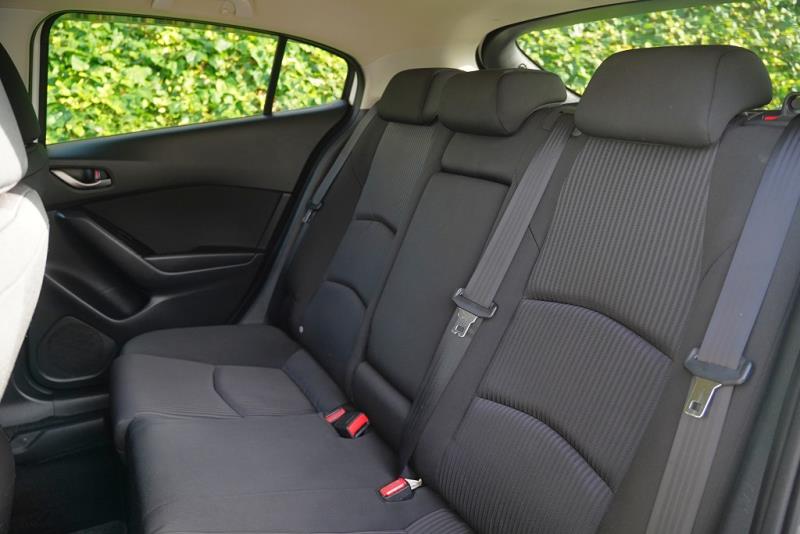 2014 Mazda Axela 20S / 3 Sport