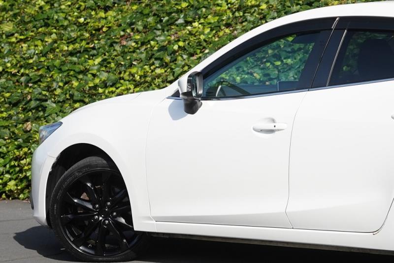 2014 Mazda Axela 20S / 3 Sport