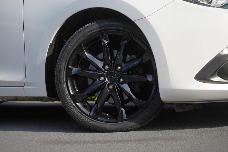 2014 Mazda Axela 20S / 3 Sport