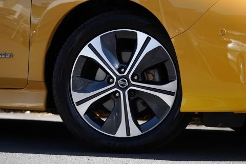 2018 Nissan Leaf 40G 81% SOH - Thumbnail