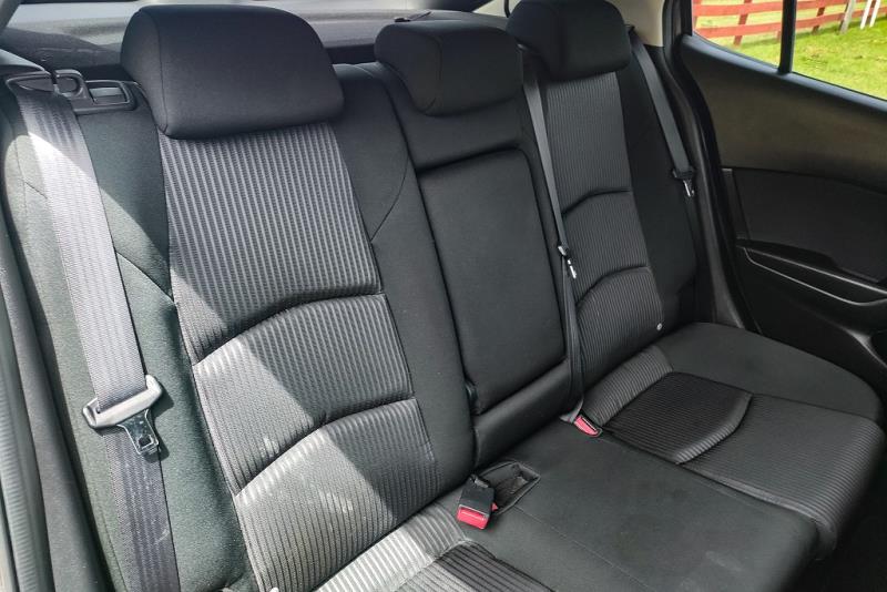 2014 Mazda Axela 20S / 3 Sport