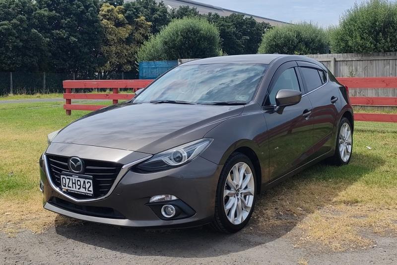 2014 Mazda Axela 20S / 3 Sport