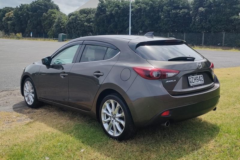 2014 Mazda Axela 20S / 3 Sport