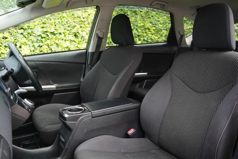 2016 Toyota Prius Alpha Hybrid