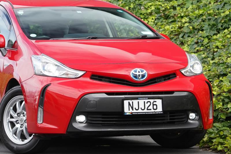 2016 Toyota Prius Alpha Hybrid