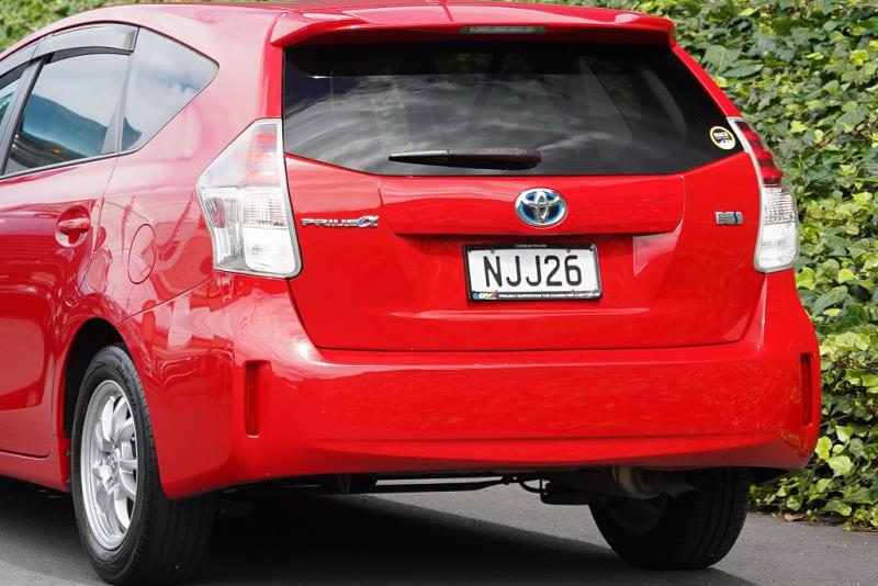 2016 Toyota Prius Alpha Hybrid