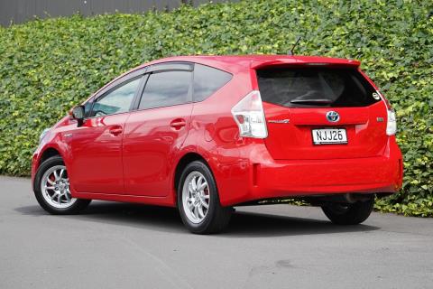 2016 Toyota Prius Alpha Hybrid - Thumbnail