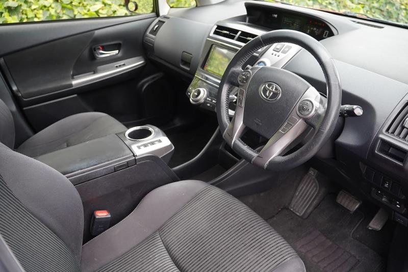 2016 Toyota Prius Alpha Hybrid