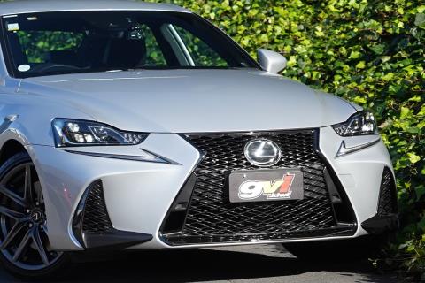 2017 Lexus IS 200t - Thumbnail
