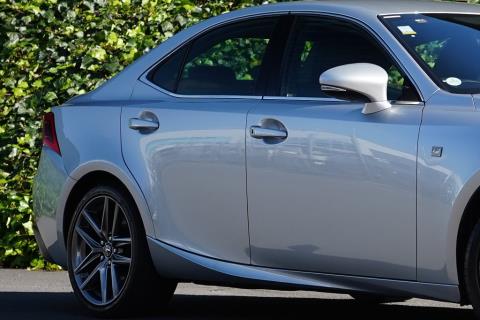 2017 Lexus IS 200t - Thumbnail