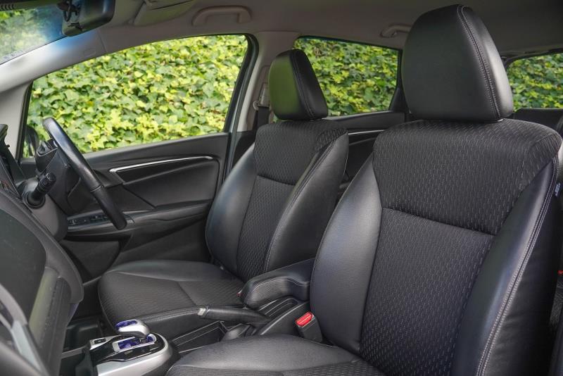 2014 Honda Fit Hybrid L / Jazz