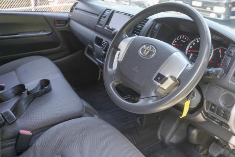 2018 Toyota Hiace ZL 5 Door - Thumbnail