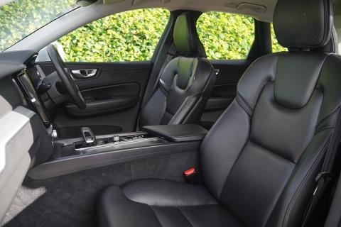 2022 Volvo XC60 B5 Mild Hybrid - Thumbnail