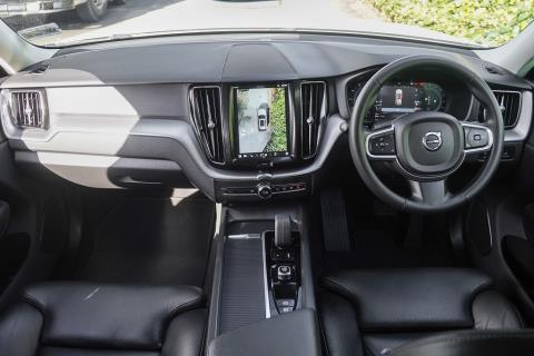 2022 Volvo XC60 B5 Mild Hybrid - Thumbnail