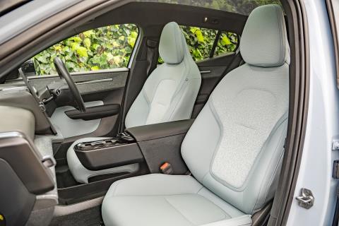 2024 Volvo EX30 Ultra Extended Range - Thumbnail