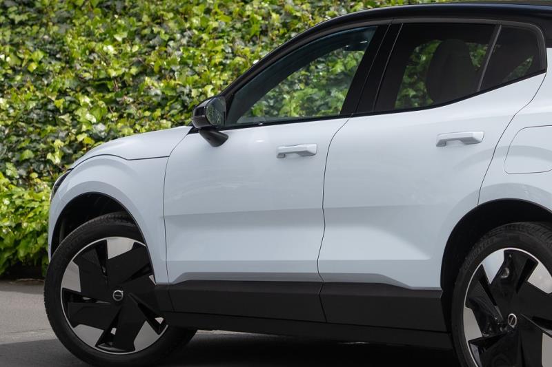 2024 Volvo EX30 Ultra Extended Range