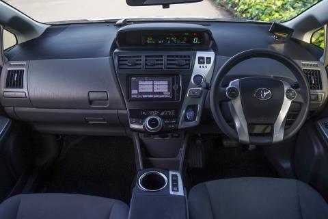 2014 Toyota Prius Alpha S - Thumbnail