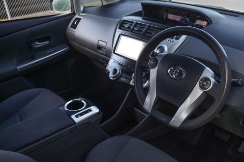 2014 Toyota Prius Alpha S - Thumbnail