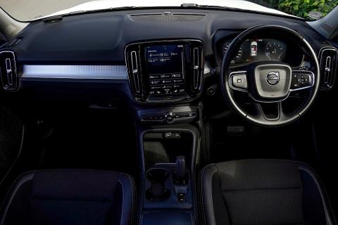 2019 Volvo XC40 T4 Momentum - Thumbnail