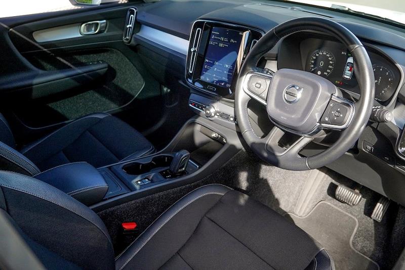 2019 Volvo XC40 T4 Momentum