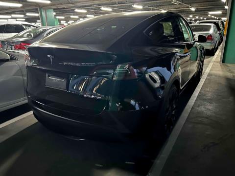 2023 Tesla Model Y Performance AWD - Thumbnail