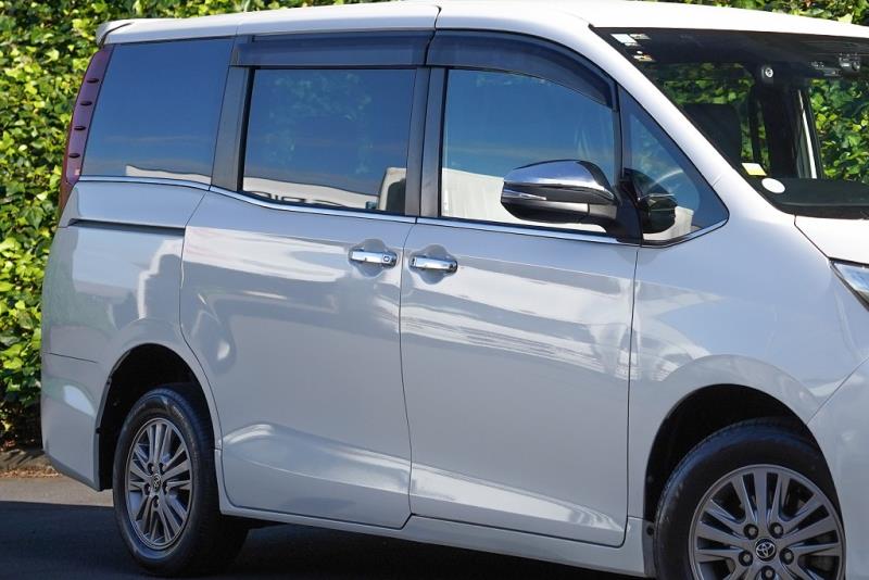 2016 toyota Noah / Esquire / Voxy