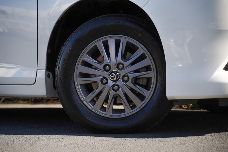 2016 toyota Noah / Esquire / Voxy