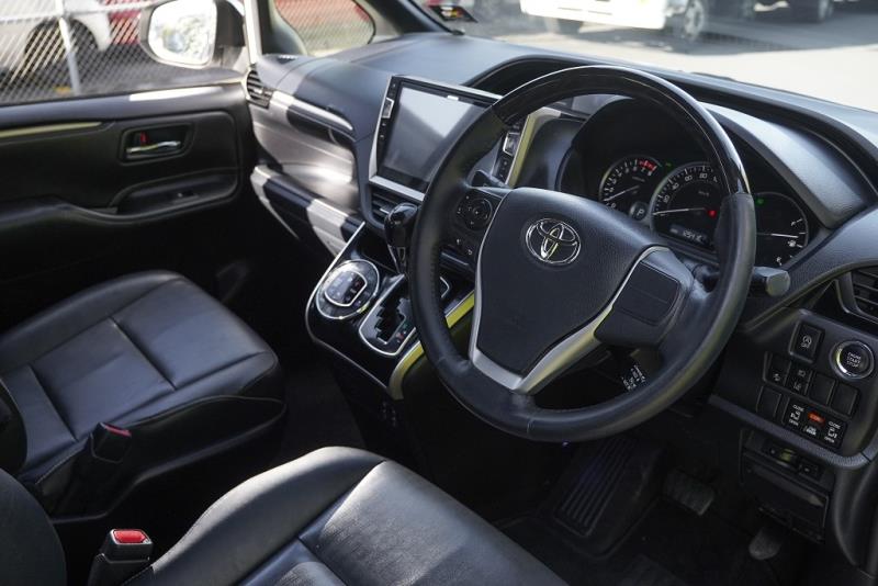 2016 toyota Noah / Esquire / Voxy