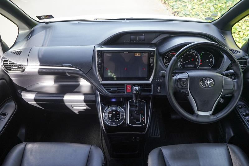 2016 toyota Noah / Esquire / Voxy