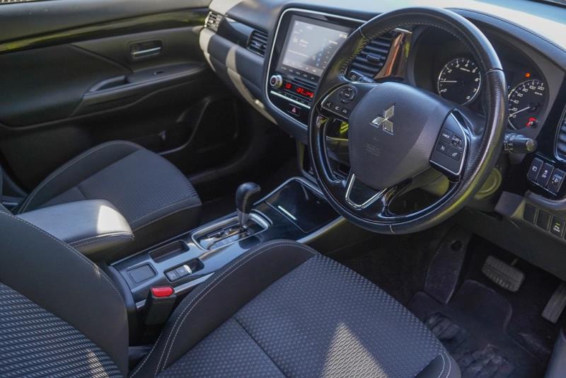 2021 Mitsubishi Outlander LS 7 Seater