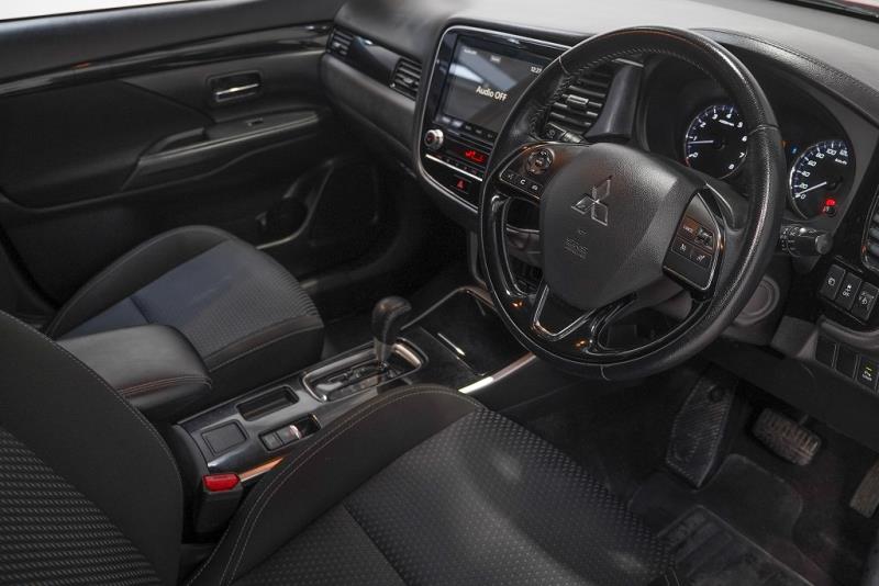 2022 Mitsubishi Outlander LS 7 Seater