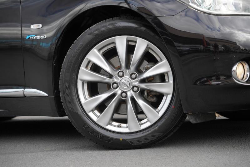 2012 Nissan Fuga Hybrid / Skyline