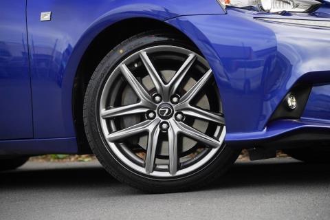 2015 Lexus IS 200t - Thumbnail