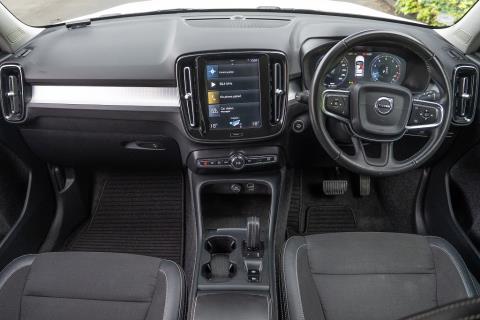 2018 Volvo XC40 T4 Momentum - Thumbnail