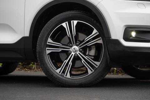 2018 Volvo XC40 T4 Momentum - Thumbnail