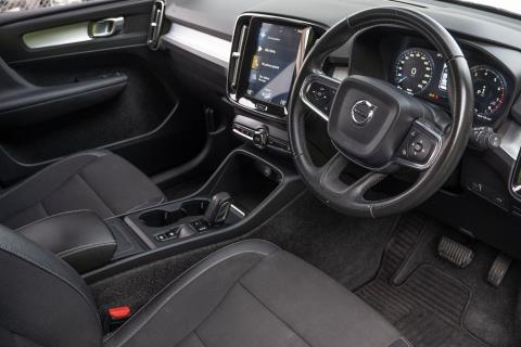 2018 Volvo XC40 T4 Momentum - Thumbnail