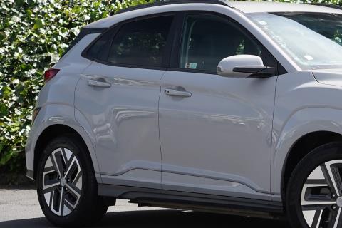 2022 Hyundai Kona EV 64kWh - Thumbnail