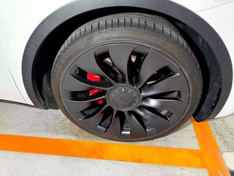 2023 Tesla Model Y Performance AWD - Thumbnail