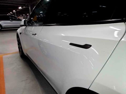 2023 Tesla Model Y Performance AWD - Thumbnail