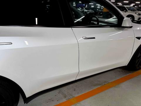 2023 Tesla Model Y Performance AWD - Thumbnail