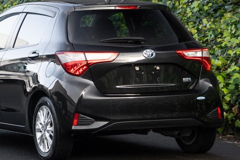 2017 Toyota Vitz Hybrid / Yaris