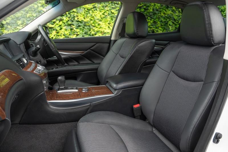 2015 Nissan Fuga Hybrid / Skyline