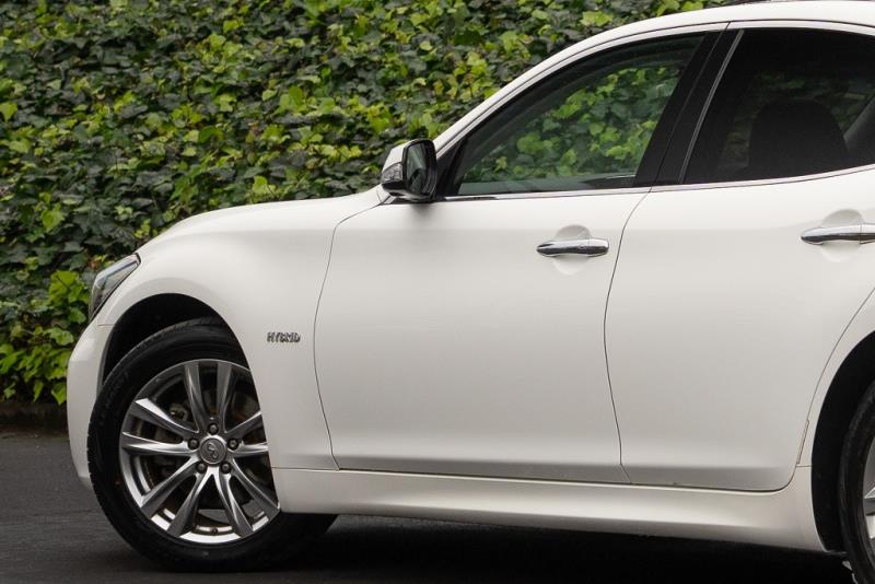 2015 Nissan Fuga Hybrid / Skyline