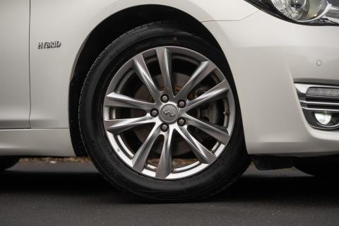 2015 Nissan Fuga Hybrid / Skyline - Thumbnail