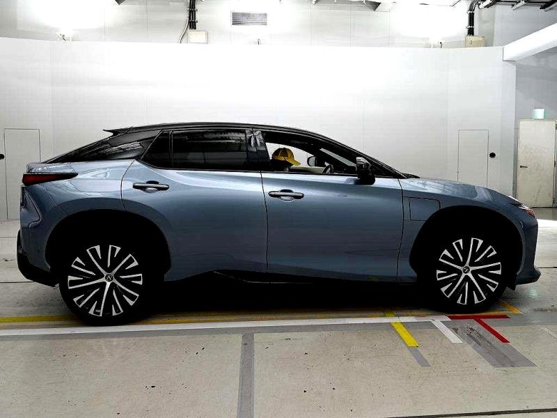 2023 Lexus RZ 450e