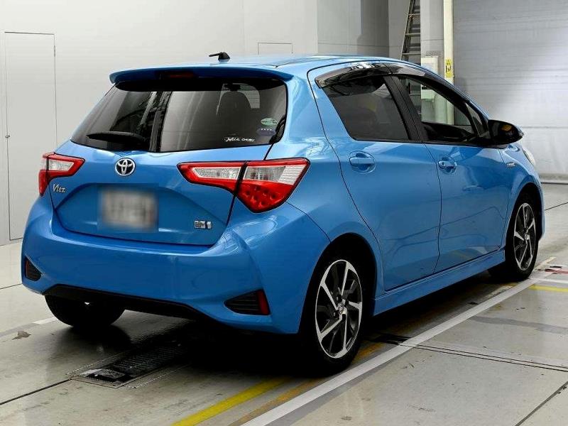 2017 Toyota Vitz Hybrid