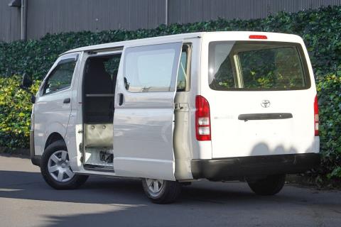 2020 Toyota Hiace ZL 5 Door - Thumbnail