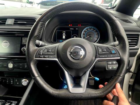 2017 Nissan Leaf 40G 84% SOH - Thumbnail